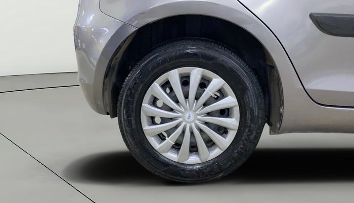 2017 Maruti Swift VXI O, CNG, Manual, 1,20,150 km, Right Rear Wheel