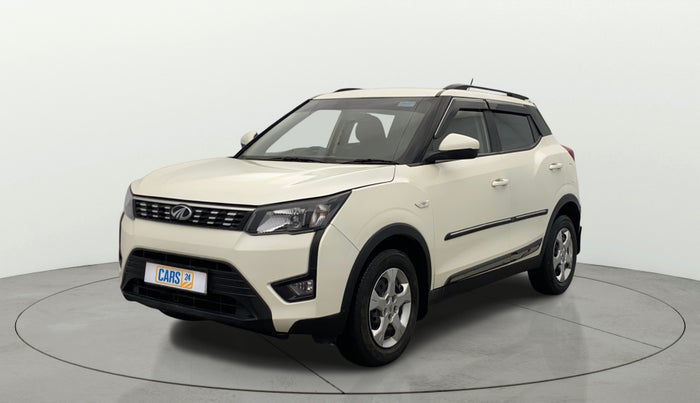 2022 Mahindra XUV300 W6 1.2 PETROL, Petrol, Manual, 41,291 km, Left Front Diagonal