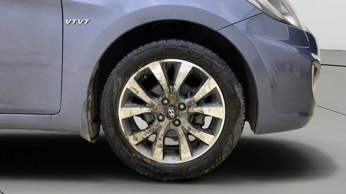 2014 Hyundai Verna FLUIDIC 1.6 VTVT SX, Petrol, Manual, 77,454 km, Right Front Wheel