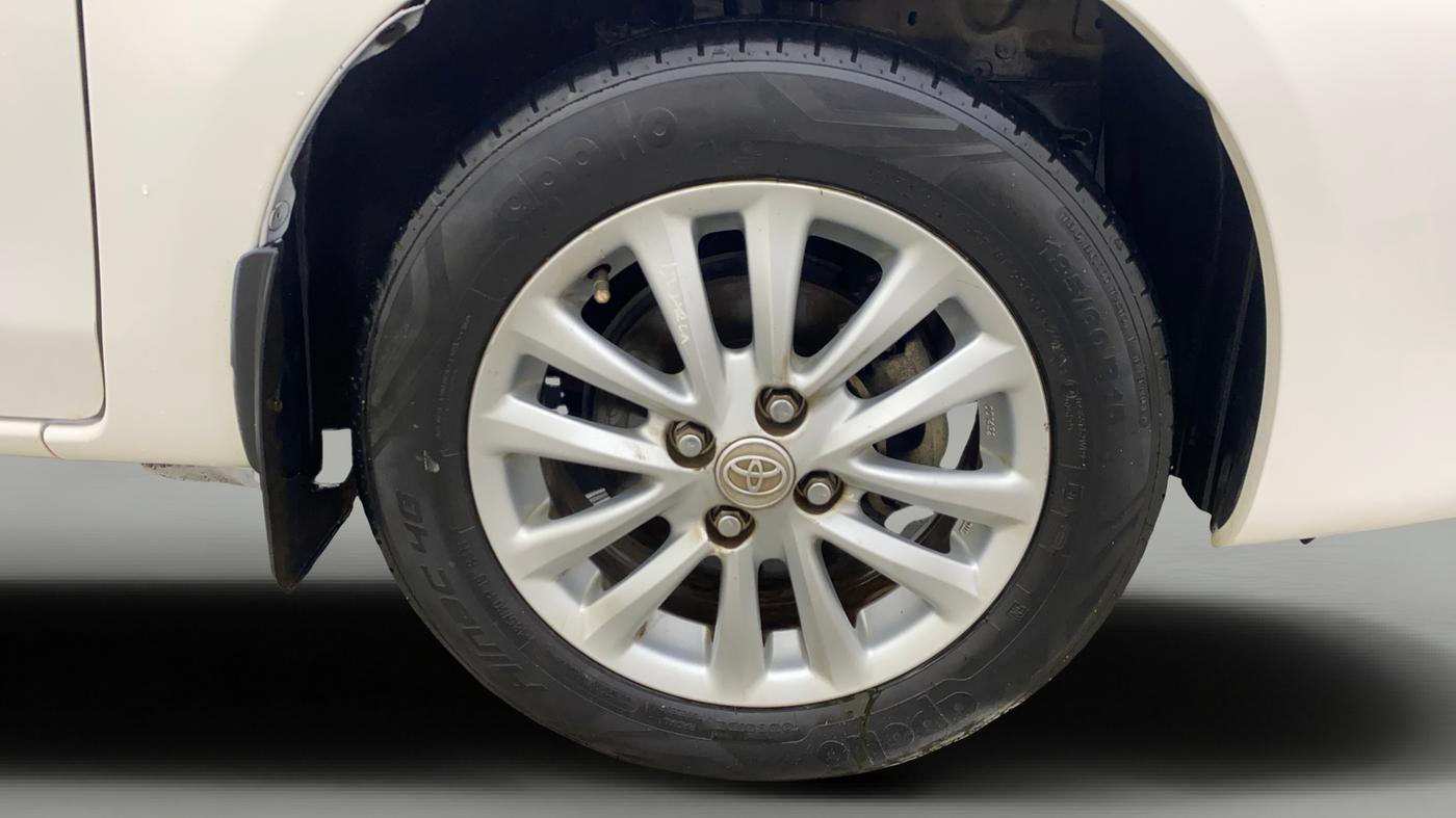 2014 Toyota Etios G, CNG, Manual, 81,154 km, Right Front Wheel