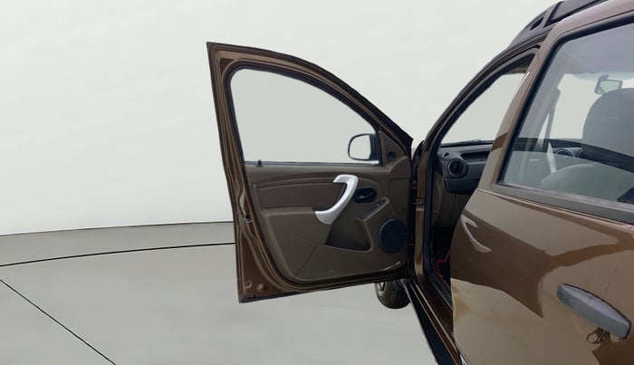 2018 Renault Duster RXE PETROL, Petrol, Manual, 77,522 km, LHS Front Door