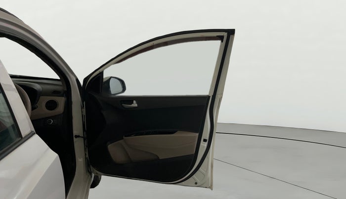 2017 Hyundai Grand i10 SPORTZ (O) 1.2 KAPPA VTVT, CNG, Manual, 86,122 km, RHS Front Door