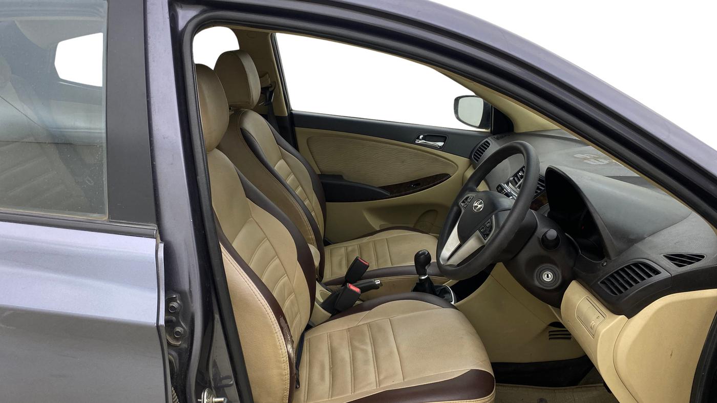 2014 Hyundai Verna FLUIDIC 1.6 VTVT SX, Petrol, Manual, 77,454 km, Right Side Front Door Cabin