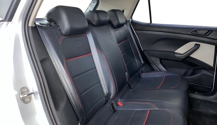 2024 Volkswagen TAIGUN COMFORTLINE 1.0 TSI MT, Petrol, Manual, 38,062 km, Right Side Rear Door Cabin