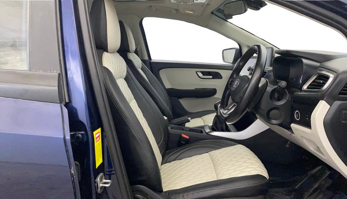 2023 Tata ALTROZ XZ PLUS SUNROOF CNG, CNG, Manual, 25,653 km, Right Side Front Door Cabin