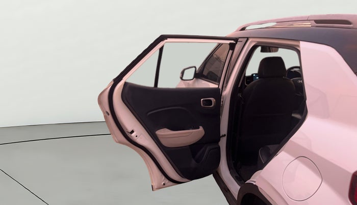 2019 Hyundai VENUE SX 1.4 CRDi DUAL TONE, Diesel, Manual, 1,07,785 km, LHS Rear Door