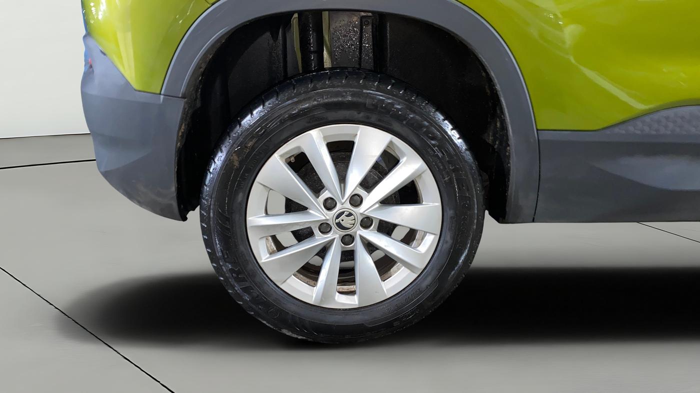 2025 Skoda Kylaq Signature AT, Petrol, Automatic, 9,642 km, Right Rear Wheel
