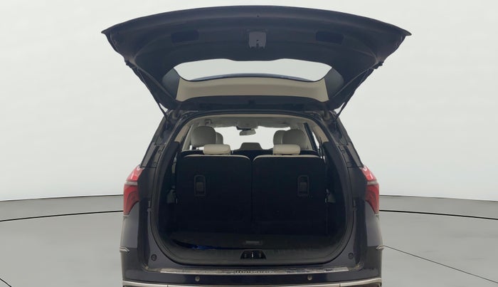 2022 Mahindra XUV700 AX 7 LUXURY P AT 7 STR, Petrol, Automatic, 76,554 km, Boot Door Open