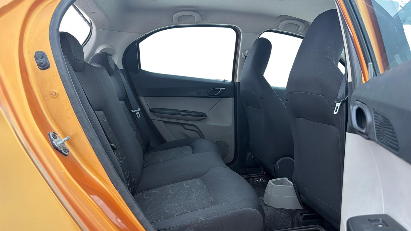 2016 Tata Tiago XT (O) PETROL, Petrol, Manual, 40,851 km, Right Side Rear Door Cabin