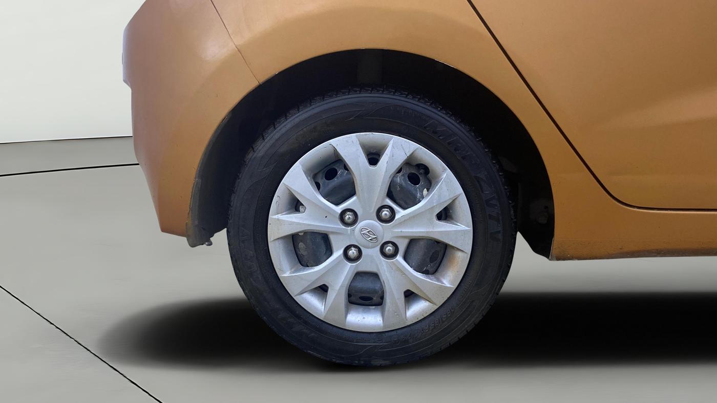 2013 Hyundai i10 MAGNA 1.2, CNG, Manual, 34,730 km, Right Rear Wheel