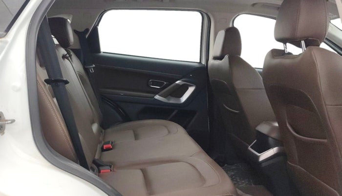 2020 Tata Harrier XZA PLUS 2.0L, Diesel, Automatic, 96,329 km, Right Side Rear Door Cabin