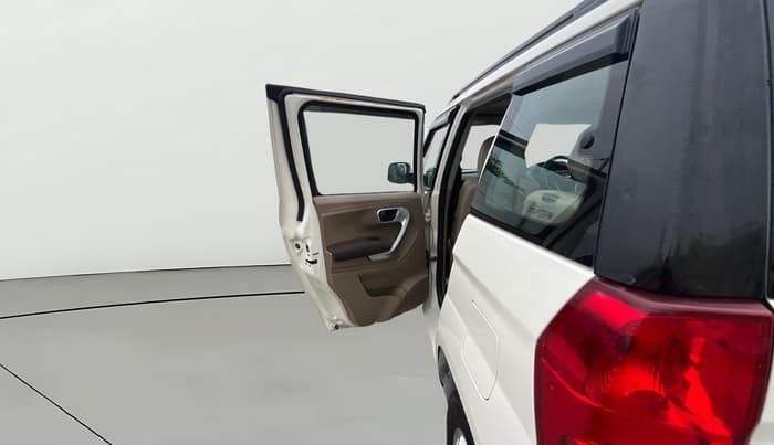 2018 Mahindra TUV300 T8, Diesel, Manual, 85,397 km, LHS Rear Door
