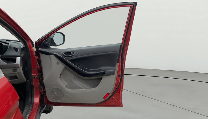 2019 Tata NEXON XM PETROL, CNG, Manual, 59,707 km, RHS Front Door