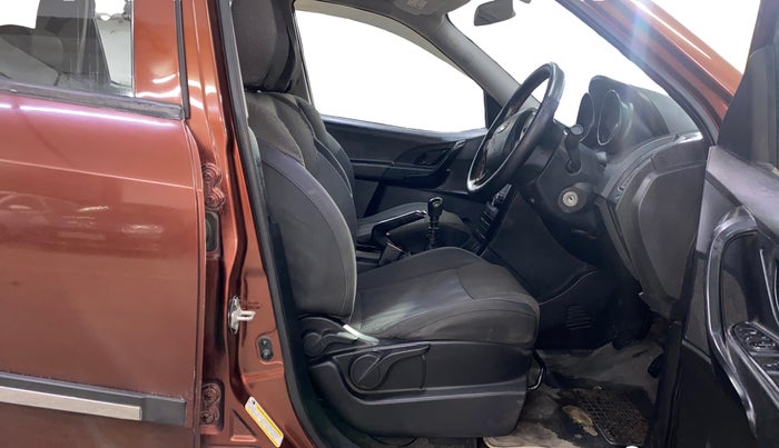 2018 Mahindra XUV500 W5, Diesel, Manual, 78,284 km, Right Side Front Door Cabin