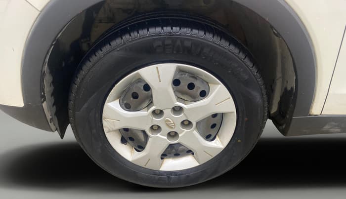 2019 Mahindra XUV300 W6 1.5 DIESEL, Diesel, Manual, 1,09,569 km, Left Front Wheel