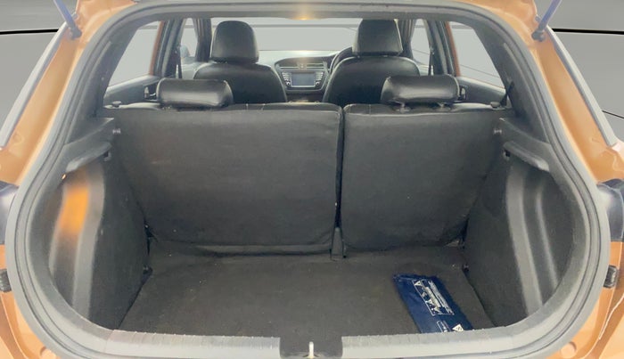 2016 Hyundai i20 Active 1.2 SX, Petrol, Manual, 1,01,527 km, Boot Open Zoomed View