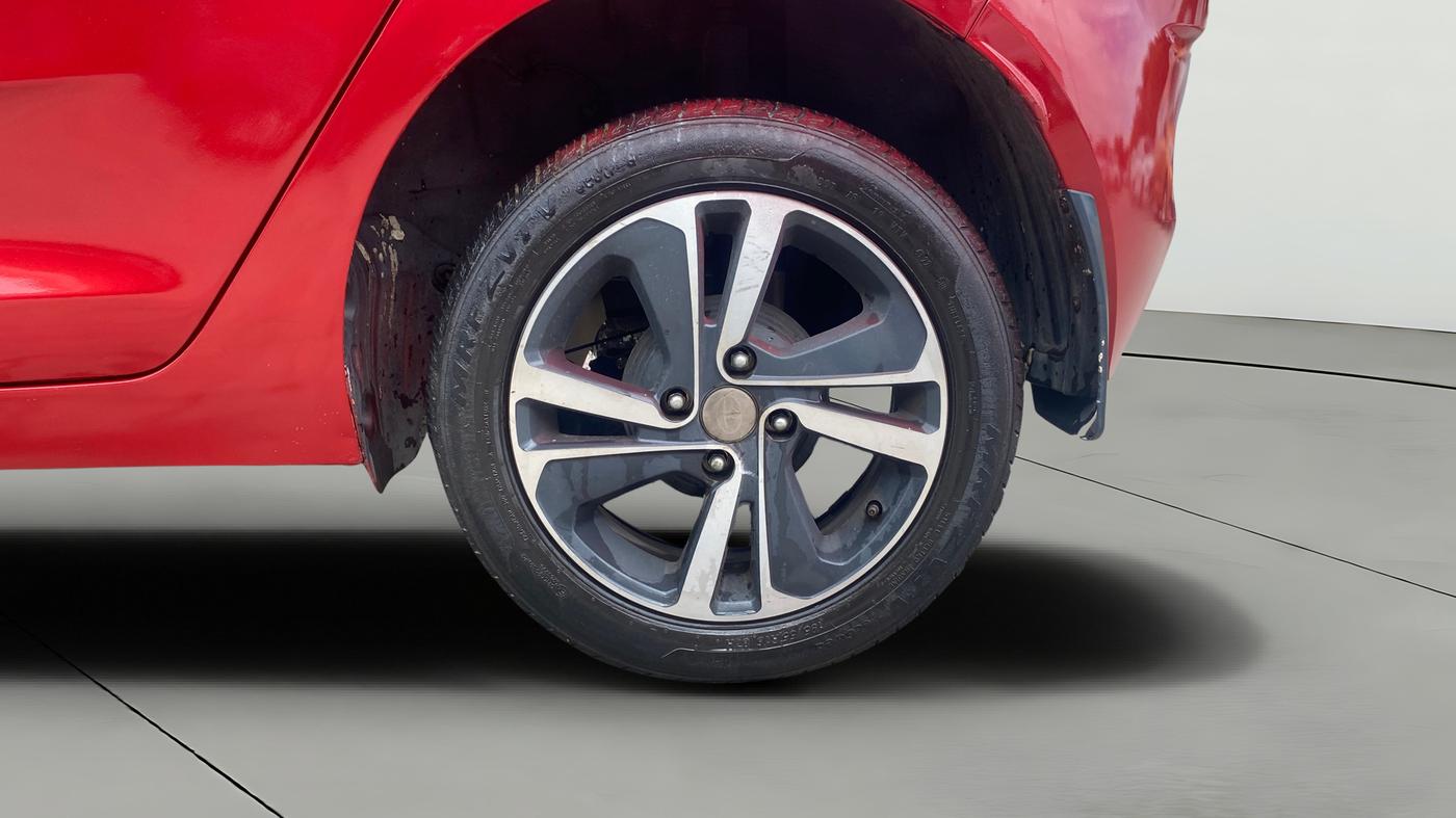 2022 Tata ALTROZ XZ PETROL, Petrol, Manual, 67,751 km, Left Rear Wheel