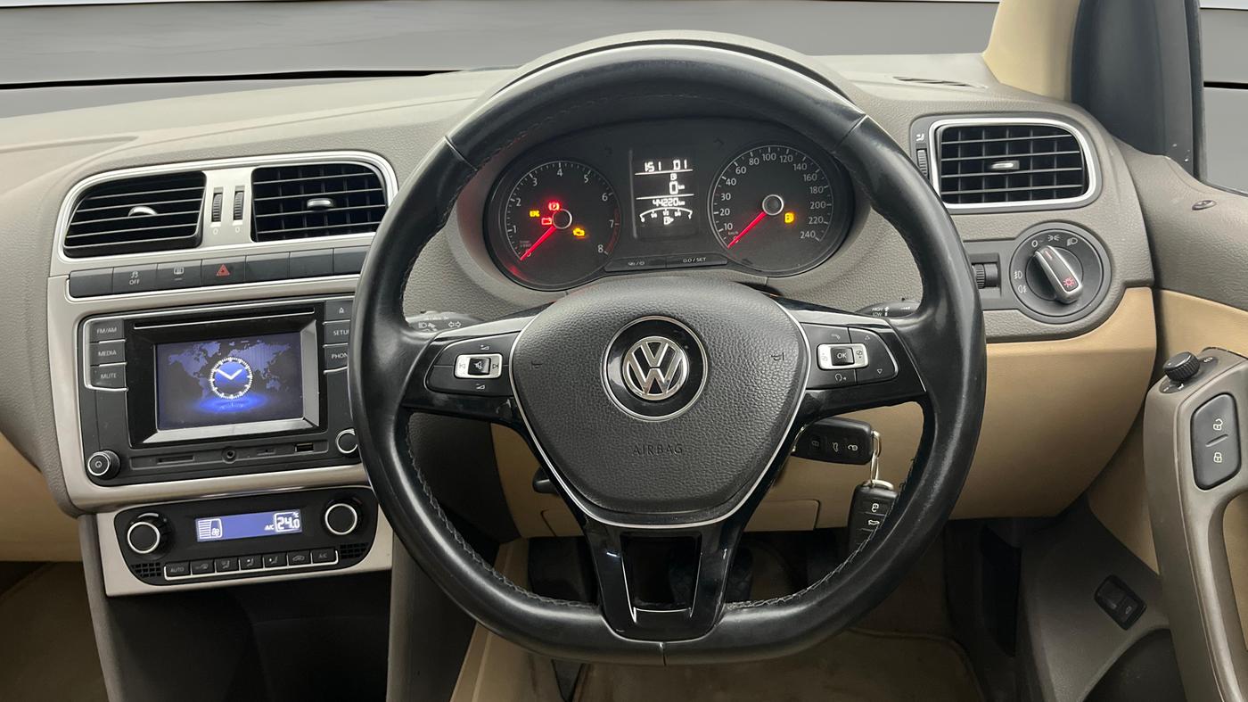 2016 Volkswagen Vento HIGHLINE PETROL AT, Petrol, Automatic, 44,167 km, Steering Wheel Close Up