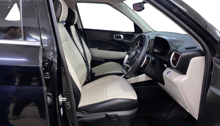 2023 Hyundai VENUE SX (O) 1.0 TURBO DCT, Petrol, Automatic, 15,243 km, Right Side Front Door Cabin