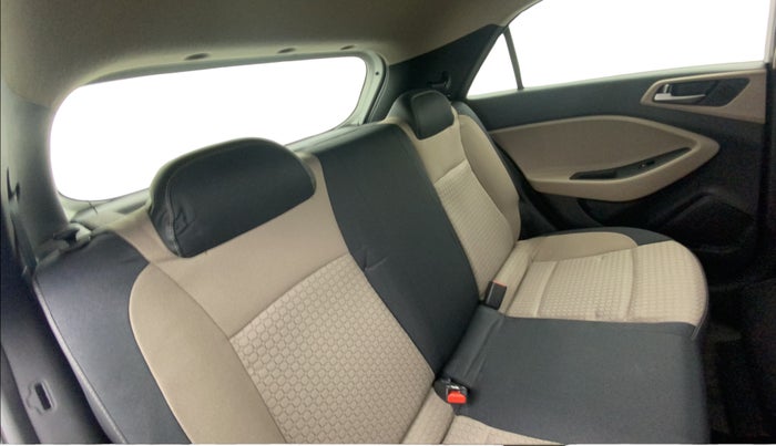 2017 Hyundai Elite i20 ASTA 1.2, Petrol, Manual, 49,960 km, Right Side Rear Door Cabin