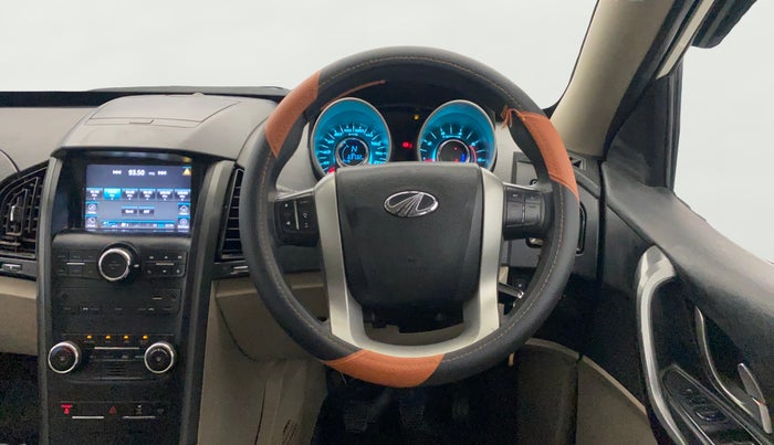 2018 Mahindra XUV500 W6, Diesel, Manual, 69,710 km, Steering Wheel Close Up