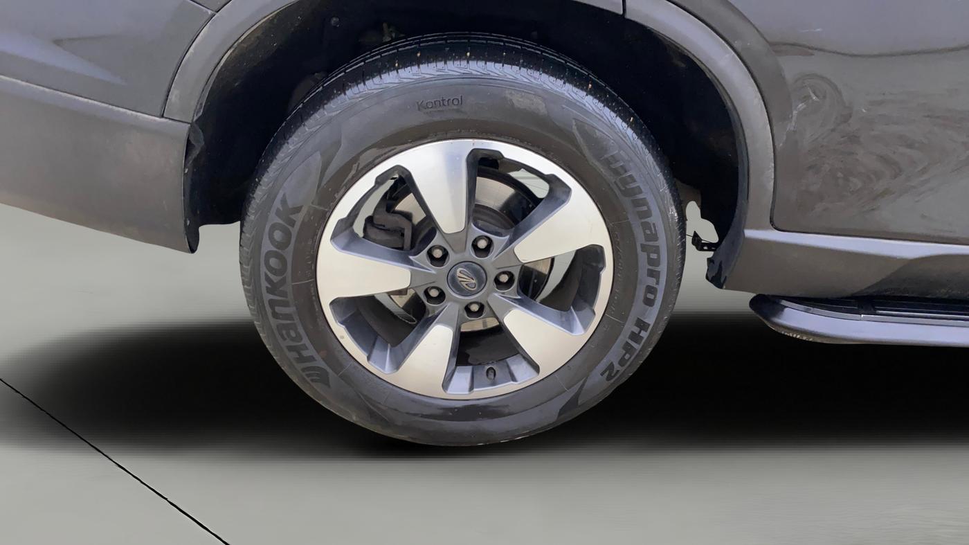 2022 Mahindra ALTURAS G4 4WD AT, Diesel, Automatic, 31,163 km, Right Rear Wheel