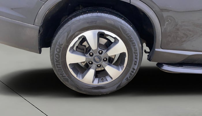 2022 Mahindra ALTURAS G4 4WD AT, Diesel, Automatic, 31,163 km, Right Rear Wheel