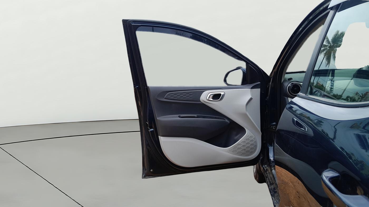 2023 Hyundai GRAND I10 NIOS SPORTZ AMT 1.2 KAPPA VTVT, Petrol, Automatic, 12,815 km, LHS Front Door