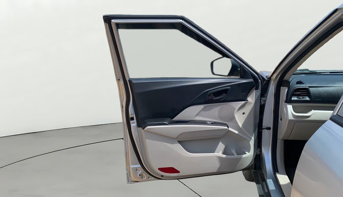 2020 Mahindra XUV300 W4 1.2 PETROL, Petrol, Manual, 29,751 km, LHS Front Door