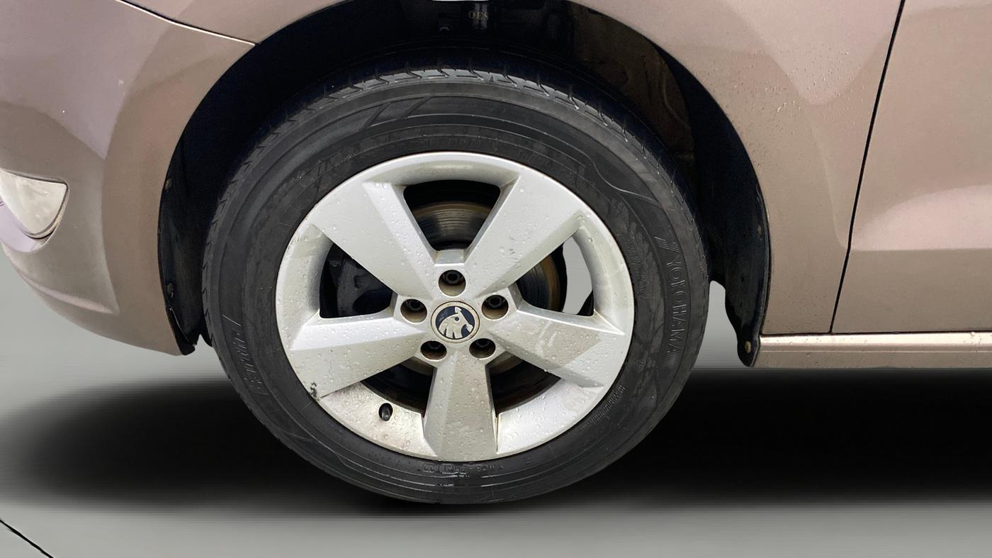 2016 Skoda Rapid STYLE 1.5 TDI AT, Diesel, Automatic, 1,02,150 km, Left Front Wheel