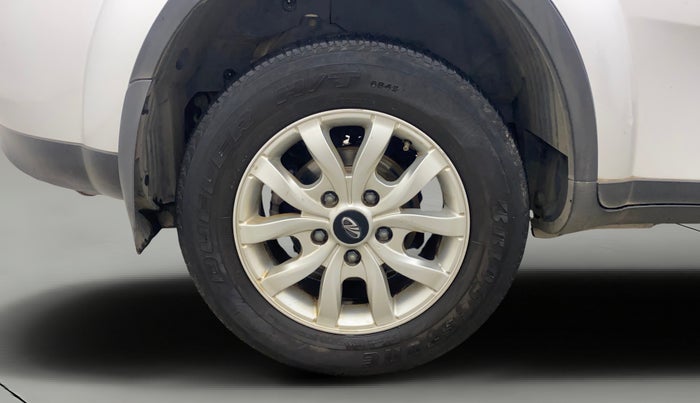 2017 Mahindra XUV500 W10 AT, Diesel, Automatic, 91,905 km, Right Rear Wheel
