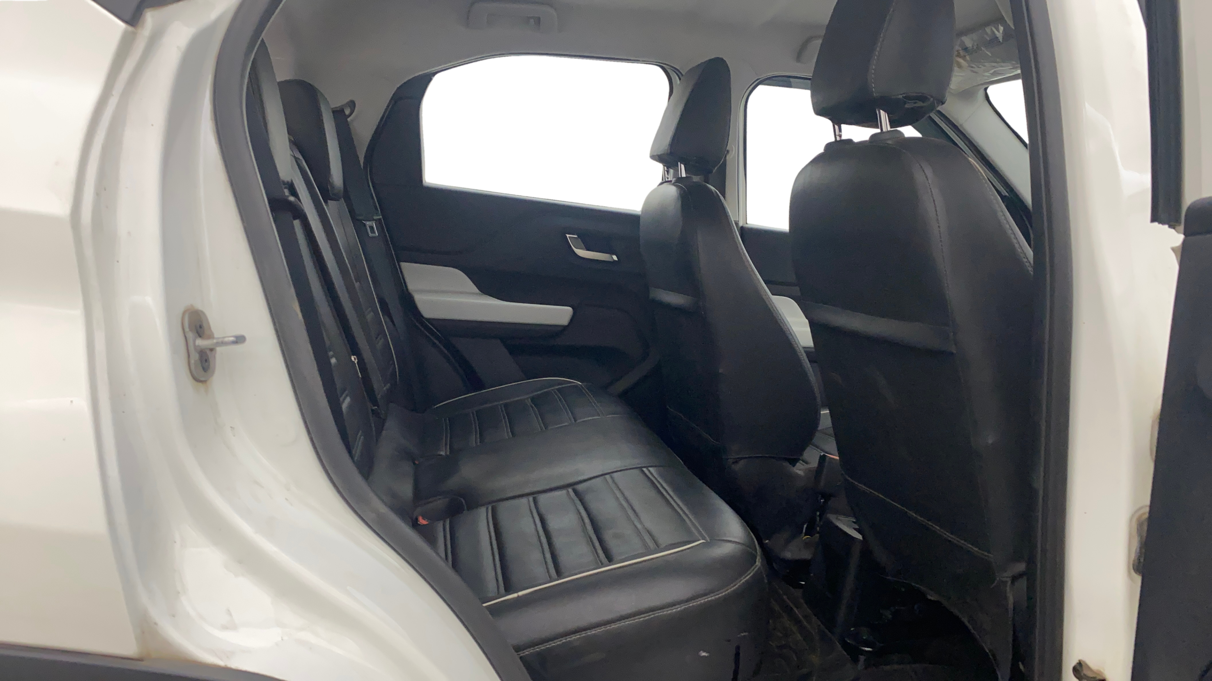 camera-Right-Side-Rear-Door-Cabin