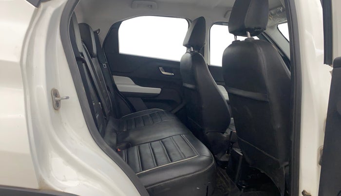 2022 Tata PUNCH CREATIVE  1.2 RTN DUAL TONE, Petrol, Manual, 9,655 km, Right Side Rear Door Cabin