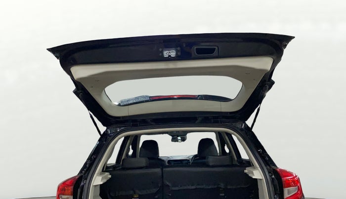 2022 Mahindra XUV300 W8 1.2 PETROL, Petrol, Manual, 41,305 km, Boot Door Open