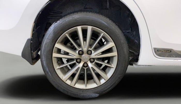 2015 Toyota Corolla Altis VL CVT PETROL, Petrol, Automatic, 1,12,439 km, Right Rear Wheel