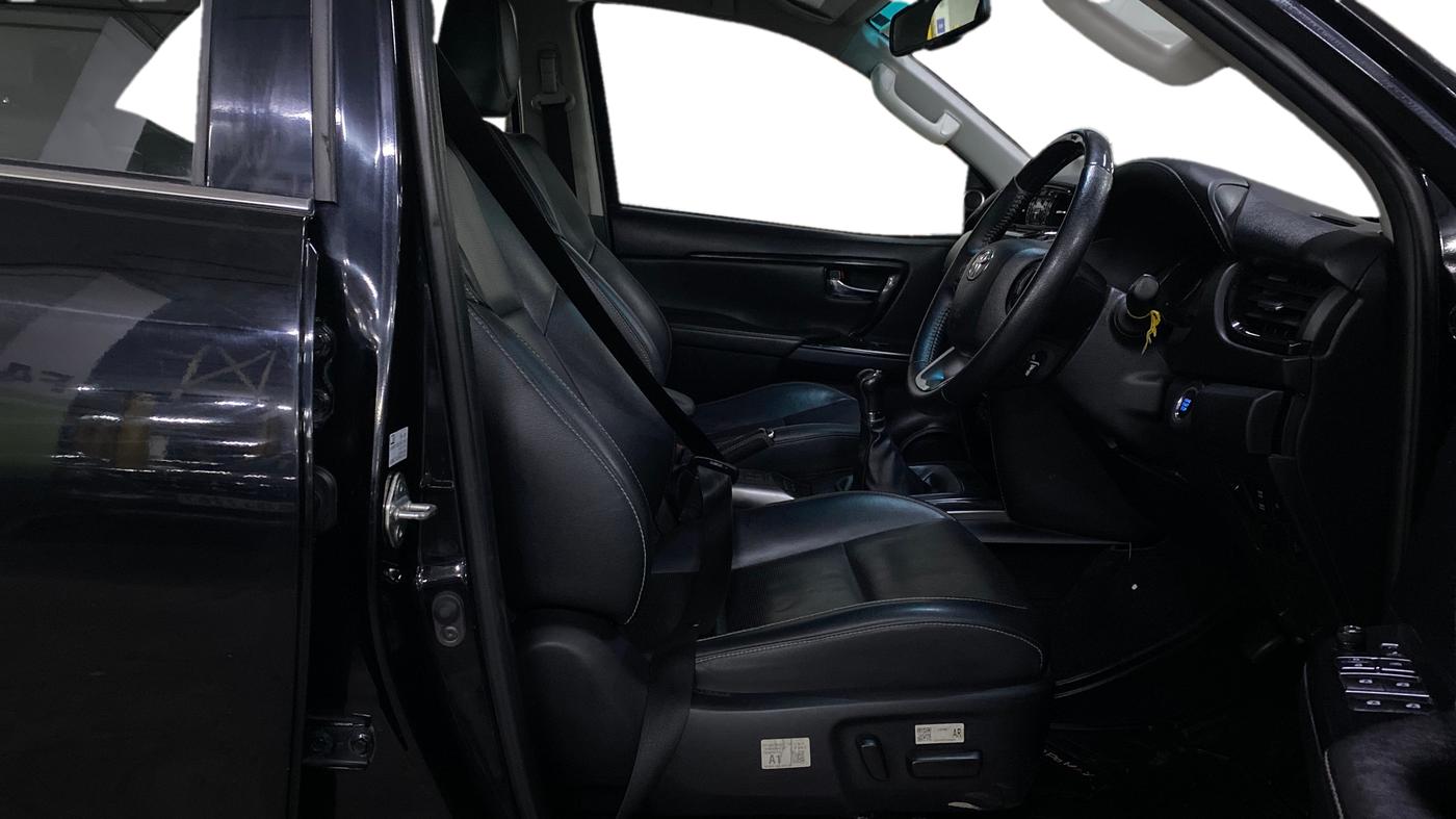 2024 Toyota Fortuner 4X2 MT 2.8 DIESEL, Diesel, Manual, 60,847 km, Right Side Front Door Cabin
