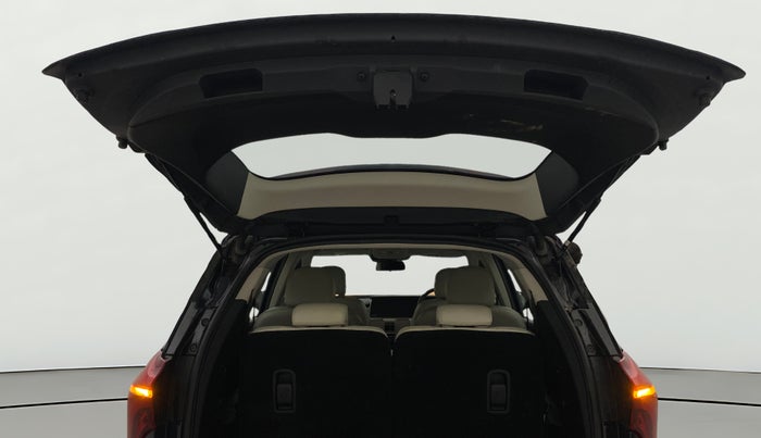 2024 Mahindra XUV700 AX 7 Luxury Pack Petrol AT 6 STR, Petrol, Automatic, 2,678 km, Boot Door Open