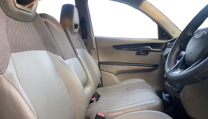 2017 Mahindra Kuv100 K4 6 STR, Petrol, Manual, 91,898 km, Right Side Front Door Cabin