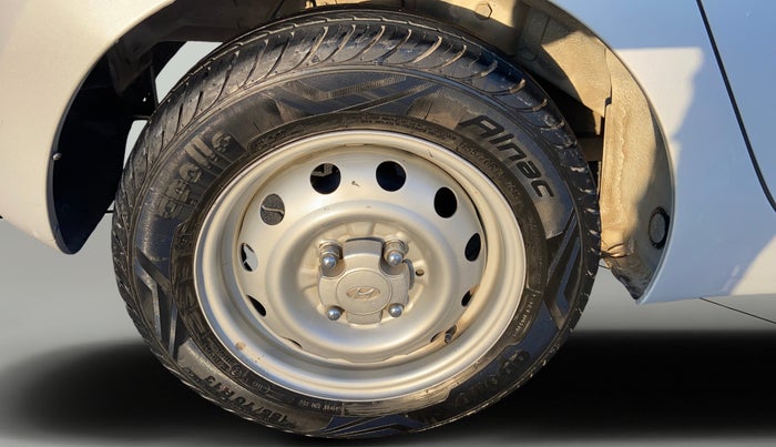 2018 Hyundai Eon ERA +, Petrol, Manual, 33,667 km, Right Rear Wheel