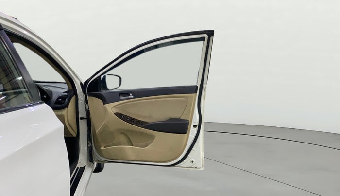 2017 Hyundai Verna 1.6 CRDI SX, Diesel, Manual, 1,00,677 km, RHS Front Door