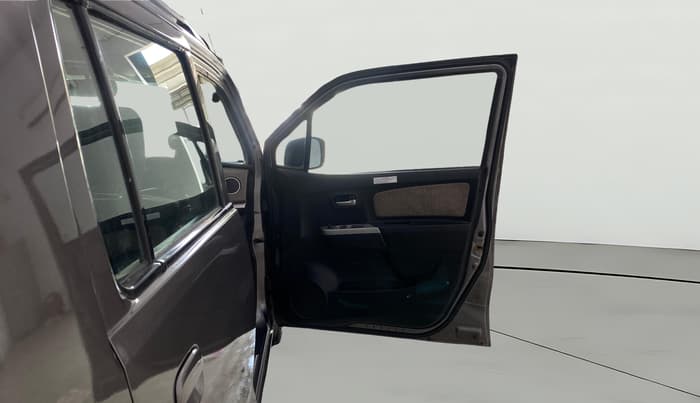 2016 Maruti Wagon R 1.0 VXI AMT, CNG, Automatic, 79,392 km, RHS Front Door