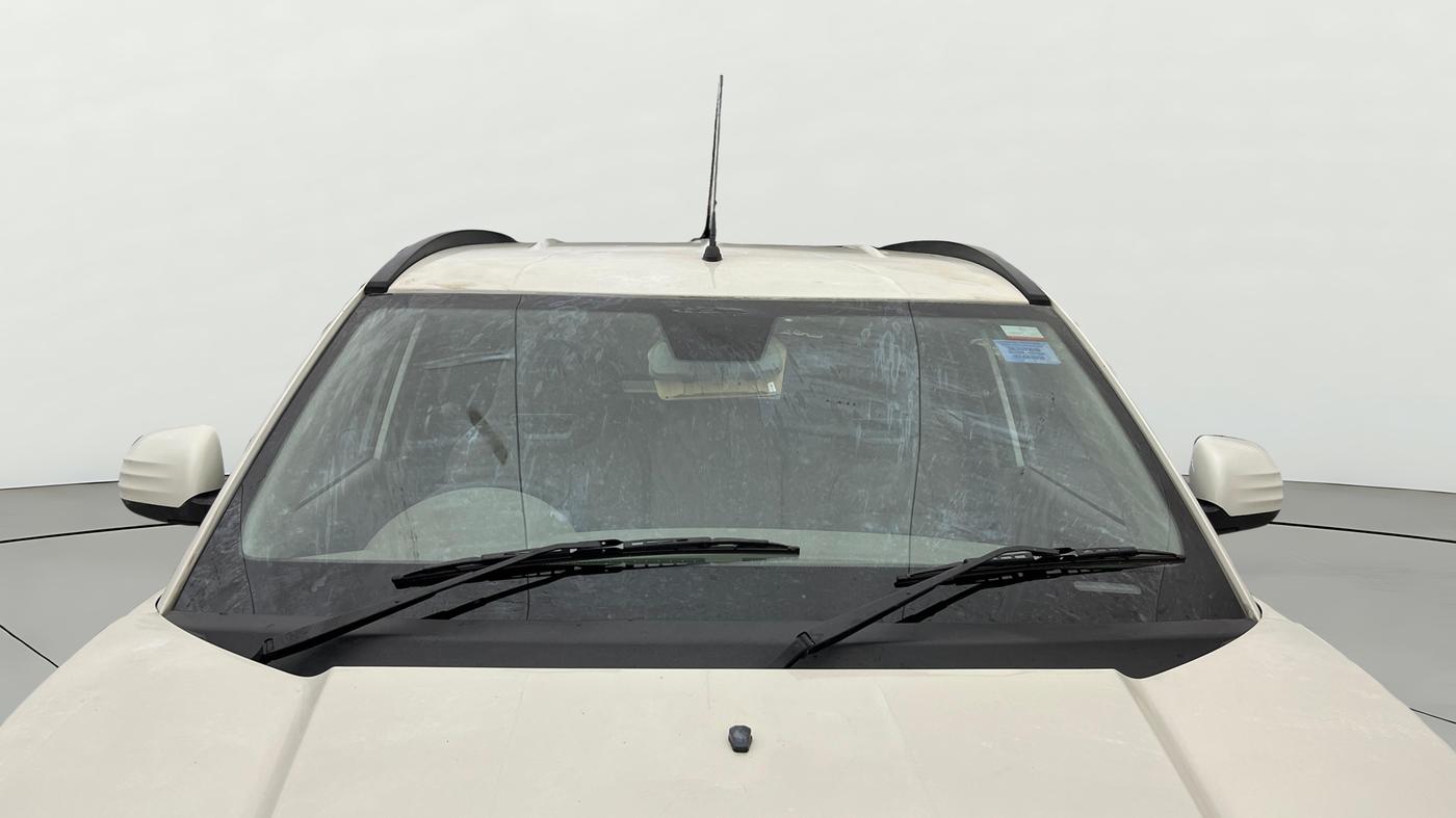 2016 Mahindra Kuv100 K8 6 STR, CNG, Manual, 22,314 km, Front Windshield