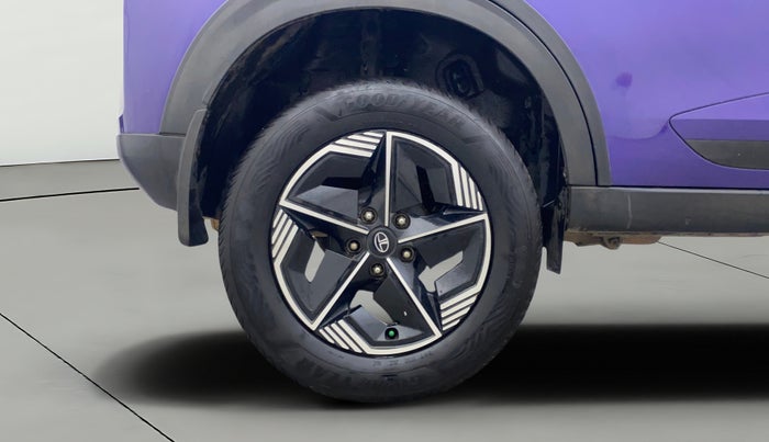 2023 Tata NEXON FEARLESS PURPLE + SUNROOF DUAL TONE 1.2 PETROL, Petrol, Manual, 42,318 km, Right Rear Wheel