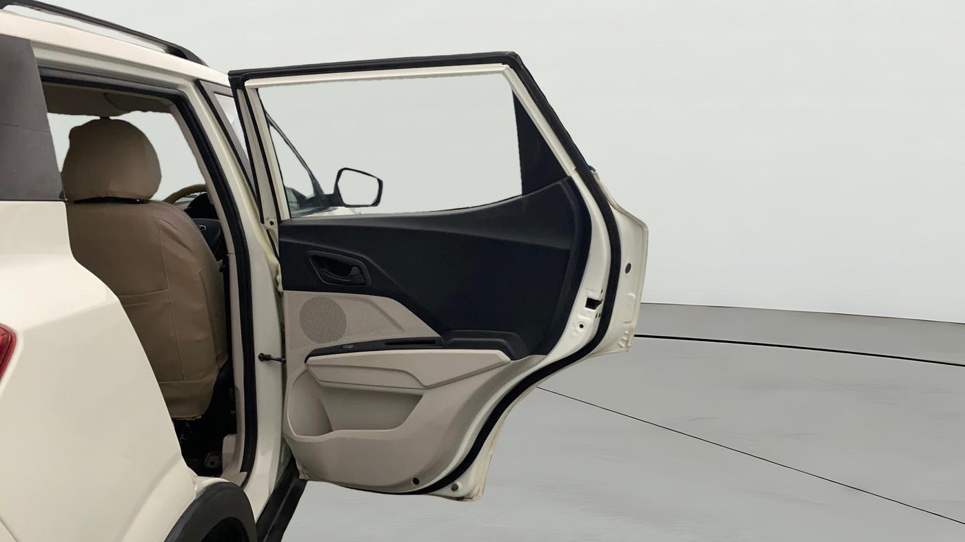 2020 Mahindra XUV300 W6 1.2 PETROL, Petrol, Manual, 15,386 km, RHS Rear Door