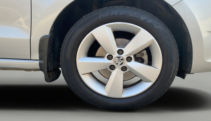 2016 Skoda Rapid 1.5 TDI CR STYLE PLUS AT, Diesel, Automatic, 1,32,232 km, Right Front Wheel