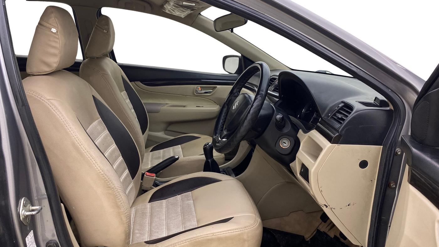 2017 Maruti Ciaz SIGMA DIESEL 1.3, Diesel, Manual, 1,46,842 km, Right Side Front Door Cabin