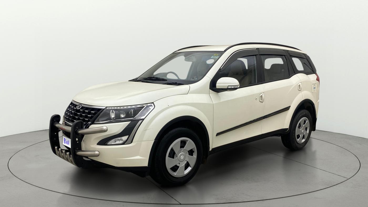 2021 Mahindra XUV500 W7 AT, Diesel, Automatic, 1,25,597 km, Left Front Diagonal