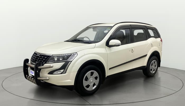 2021 Mahindra XUV500 W7 AT, Diesel, Automatic, 1,25,597 km, Left Front Diagonal