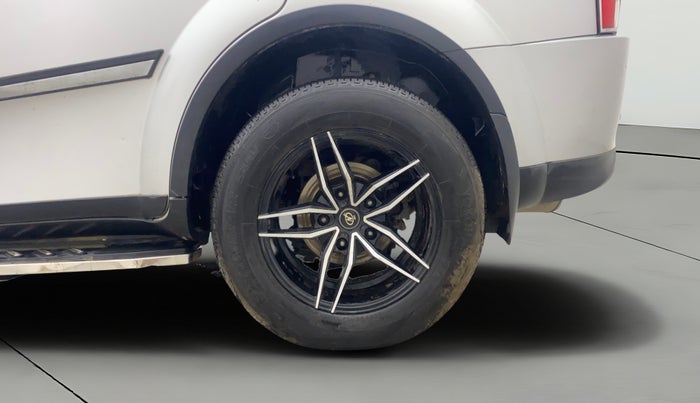 2015 Mahindra XUV500 W10, Diesel, Manual, 83,012 km, Left Rear Wheel
