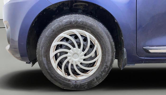 2019 Maruti Swift VXI, CNG, Manual, 1,08,332 km, Left Front Wheel